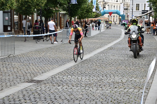 黄蜂队最大垃圾合同悲剧：签下顶薪球员仅出战58场.